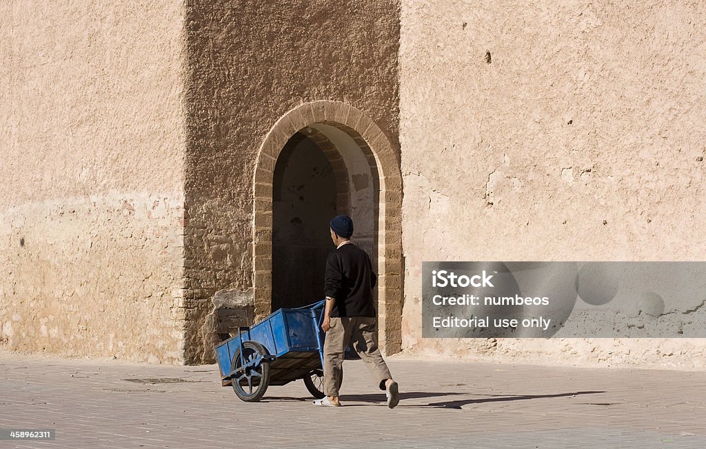 Толкать на handcart, Эс-Сувейра, Марокко - Стоковые фото Африка роялти-фри