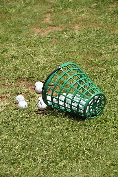 seau de balles de golf - skill sphere leadership simplicity photos et images de collection