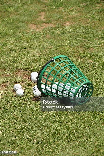 Мячи Для Гольфаведро — стоковые фотографии и другие картинки Golf Swing - Golf Swing, PGA - профессиональная ассоциация гольфистов, Putting