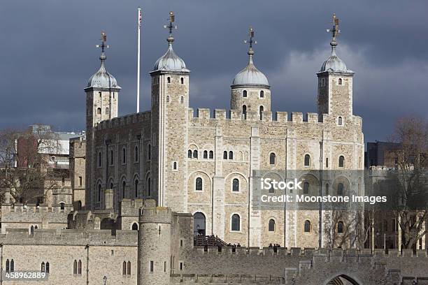 Torre De Londres En Inglaterra Reino Unido Foto de stock y más banco de imágenes de Aire libre - Aire libre, Alrededor del siglo XI, Arquitectura