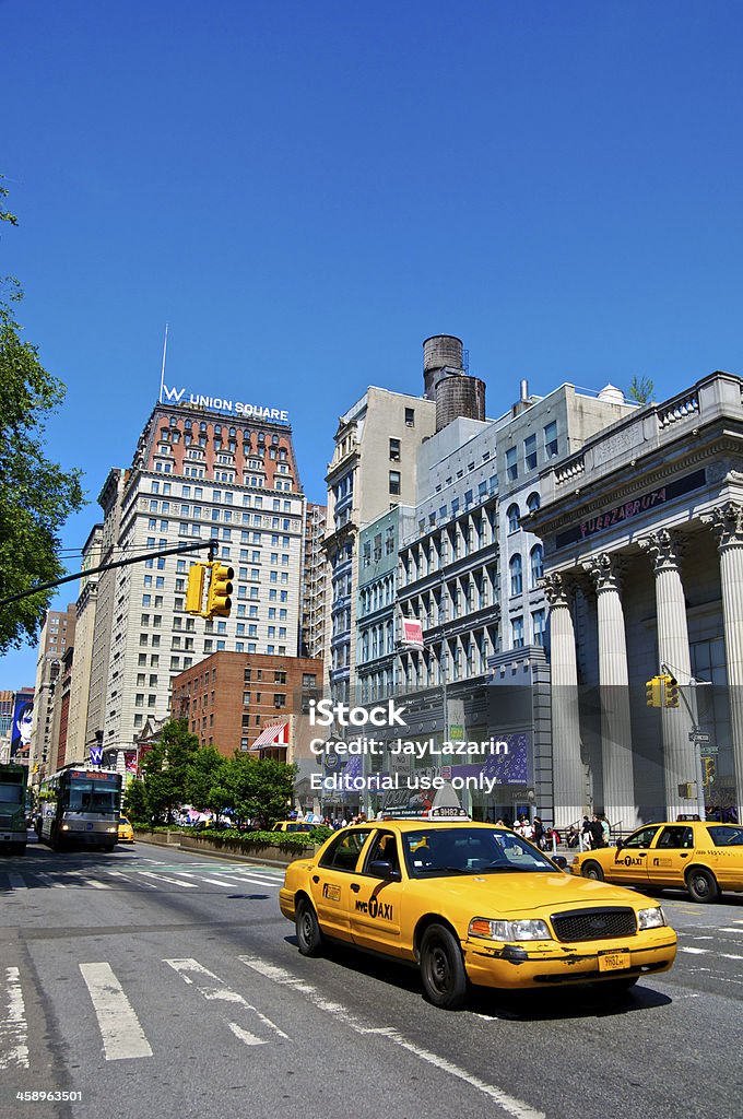 ニューヨークの交差点、タクシー、E.15th St &、マンハッタンのイーストユニオンスクエア - ニューヨーク市のロイヤリティフリーストックフォト