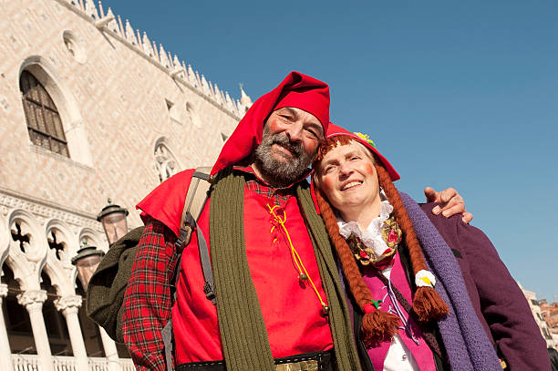 carnaval de veneza de 2012 - couple performer people venice italy imagens e fotografias de stock