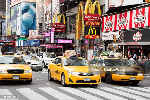 Times Square - zdjęcia stockowe i więcej obrazów Ameryka - Ameryka, Autobus, Billboard