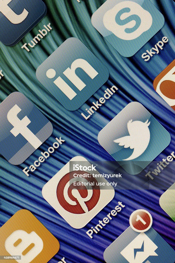 Mezzi di comunicazione sociale Apps su Apple iPhone 4 schermo - Foto stock royalty-free di Apple Computers