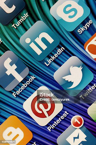 Социальные Медиа Apps На Apple Iphone 4 Экран — стоковые фотографии и другие картинки Apple Computers - Apple Computers, Brand Name Online Messaging Platform, GAFAM