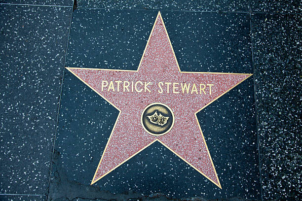 hollywood walk of fame star patrick stewart - star trek tv show photos et images de collection