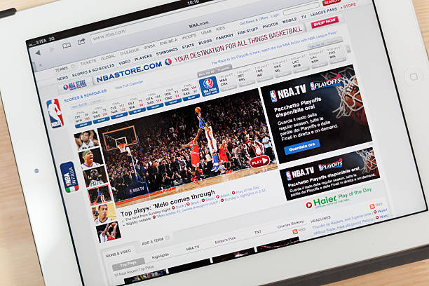 nba sito web su ipad - nba foto e immagini stock