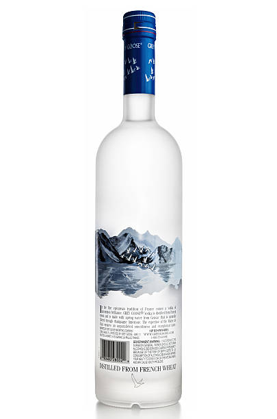 серый гусь водки - grey goose vodka стоковые фото и изображения