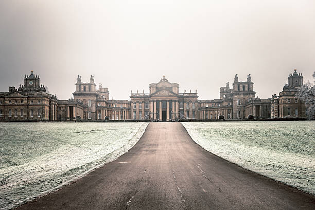 blenheim palace in inverno, woodstock, regno unito - blenheim foto e immagini stock