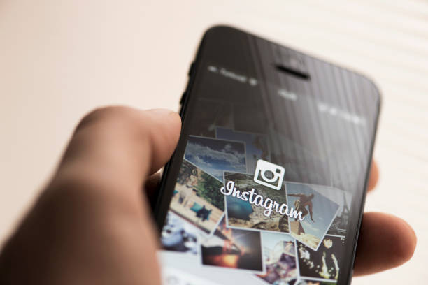 instagram app on apple iphone 5 - facebook bildbanksfoton och bilder