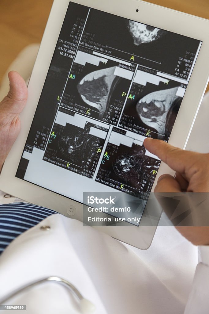Za pomocą iPada - Zbiór zdjęć royalty-free (Opieka zdrowotna i medycyna)