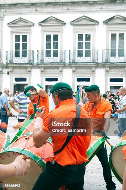 Drummers - Fotografie stock e altre immagini di Agosto - Agosto, Ambientazione esterna, Arancione