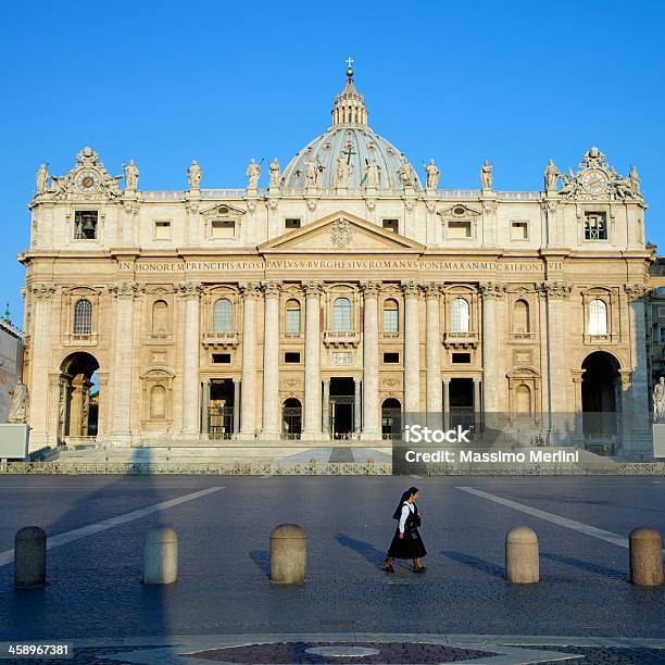 Foto de Freiras e mais fotos de stock de Andar - Andar, Basílica de São Pedro, Capitais internacionais