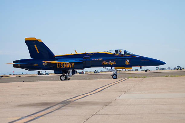 ブルーエンジェルのナンバー 1 ぴったりの旅をお楽しみください - marine corps air station miramar airshow san diego california marines ストックフォトと画像