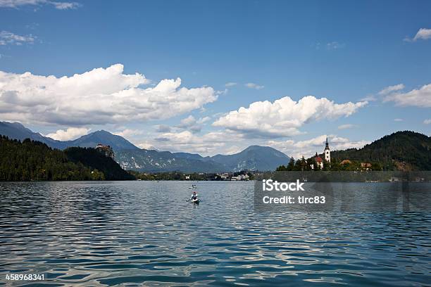 Ilha Igreja No Lago Bled Na Eslovénia - Fotografias de stock e mais imagens de Ajardinado - Ajardinado, Alpes de Julian, Antigo