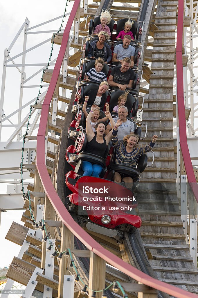 Rider scream su una corsa a Stoccolma Grona Lund - Foto stock royalty-free di Montagne russe