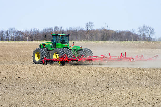 farmer relaciones sean en resorte - john deer fotografías e imágenes de stock