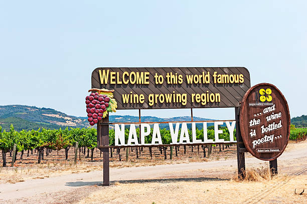 willkommen im napa valley - napa valley vineyard sign welcome sign stock-fotos und bilder