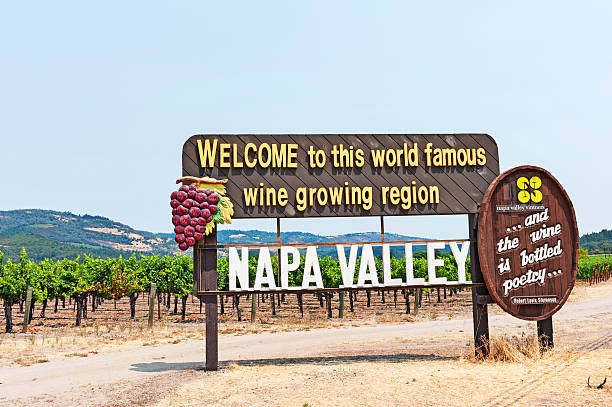 ナパバレーへようこそ。 - napa valley vineyard sign welcome sign ストックフォトと画像