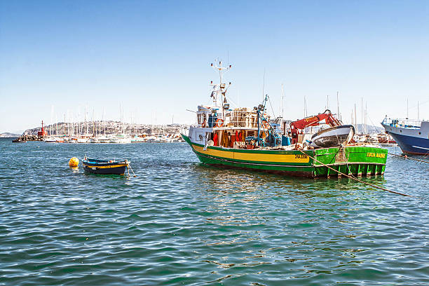 остров прочида гавань на закате - ischia island campania nautical vessel harbor стоковые фото и изображения