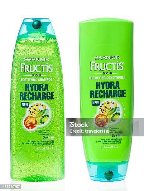 Photo libre de droit de Fructis Shampooing Et Aprèsshampooing banque d'images et plus d'images libres de droit de Bouteille - Bouteille, Couleur verte, Shampooing