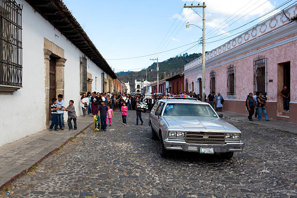 伝統的なグァ��テマラフューネラル - editorial guatemalan culture women history ストックフォトと画像