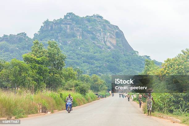 Viaja En África Foto de stock y más banco de imágenes de Afrodescendiente - Afrodescendiente, Aire libre, Andar