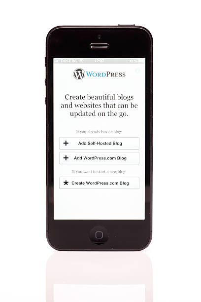apple iphone 5 wordpress login tela isolada no fundo branco - youtube telephone iphone iphone 5 - fotografias e filmes do acervo