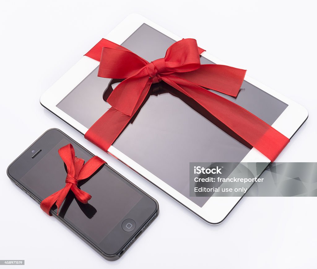 Ipad mini и iphone 5 подарок на Рождество - Стоковые фото Apple Computers роялти-фри