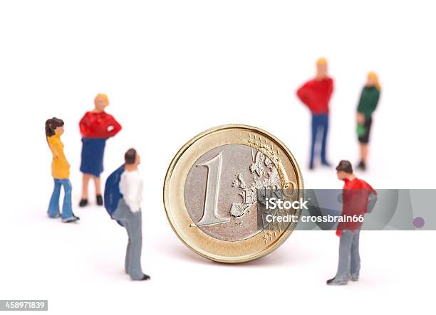 ユーロ危機の概念小型名様に立つコイン - 1ユーロ硬貨のストックフォトや画像を多数ご用意 - 1ユーロ硬貨, ひらめき, アイデア