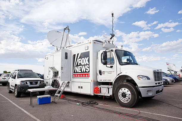 fox news satellite camion - fox network foto e immagini stock