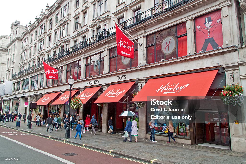 Hamleys grande loja em Londres - Foto de stock de Andar royalty-free