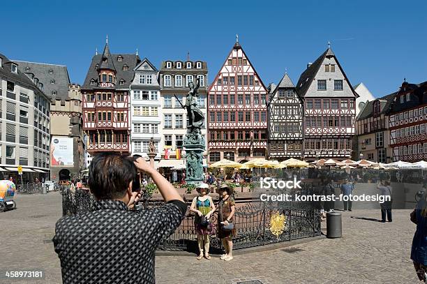 Roemerberg Frankfurt Alemanha - Fotografias de stock e mais imagens de Alemanha - Alemanha, Asiático e indiano, Azul