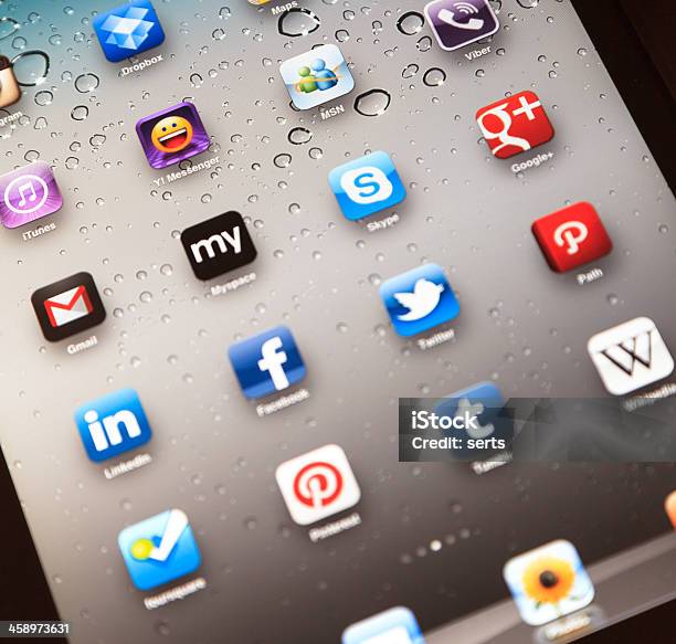Aplicações De Redes Sociais Em Apple Ipad 2 - Fotografias de stock e mais imagens de Aplicação móvel - Aplicação móvel, Comunicação, Comunicação Global