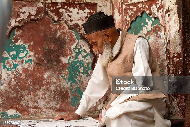 読書新聞でニューデリー インド - あごヒゲのストックフォトや画像を多数ご用意 - あごヒゲ, イスラム教, インド