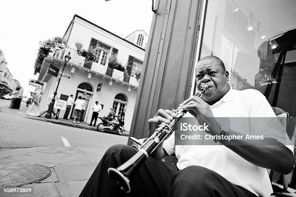 New Orleans Músico De Rua Jogar Clarinete - Fotografias de stock e mais imagens de Jazz - Estilo Musical - Jazz - Estilo Musical, Nova Orleães, Preto e Branco