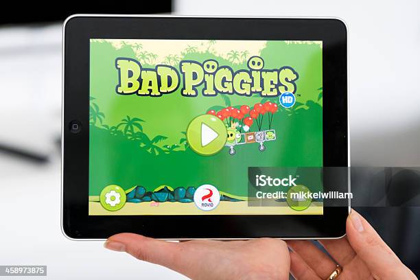 Spielt Bad Piggies Der Succesor Von Wütenden Vögeln Stockfoto und mehr Bilder von Aggression