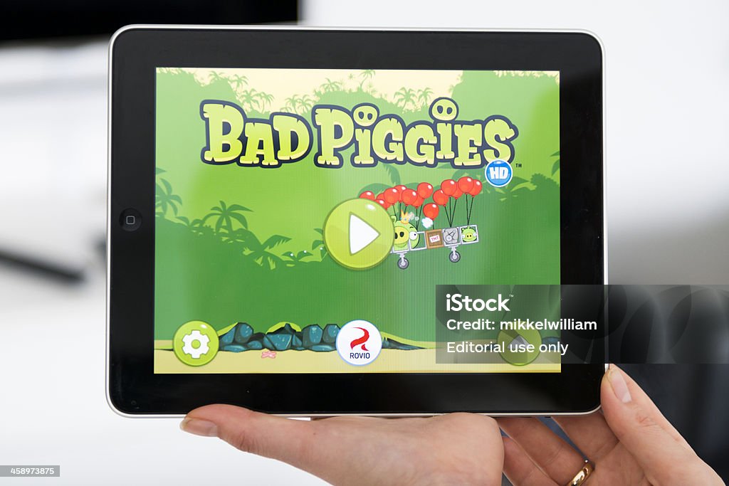 Suona Bad Piggies il succesor di Angry Birds - Foto stock royalty-free di A mezz'aria