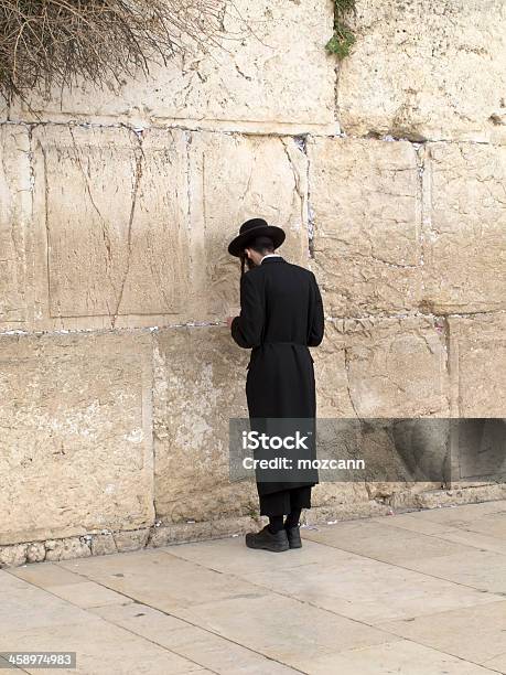 Православная Еврейский Человек Но Человеческое На Западной Стене — стоковые фотографии и другие картинки Стена плача