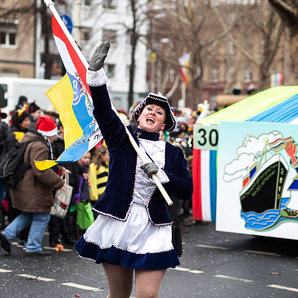 rosenmontagszug, street karneval auf die rose monday in mainz, deutschland - flag bearer stock-fotos und bilder