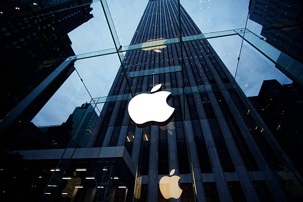 apple store в нью-йорке - editorial technology horizontal sign стоковые фото и изображения