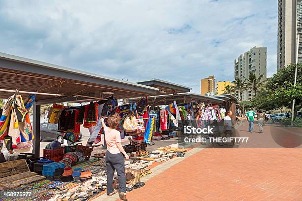 Curios Em Durban Beachfront - Fotografias de stock e mais imagens de Ao Ar Livre - Ao Ar Livre, Chapéu, Cultura Africana