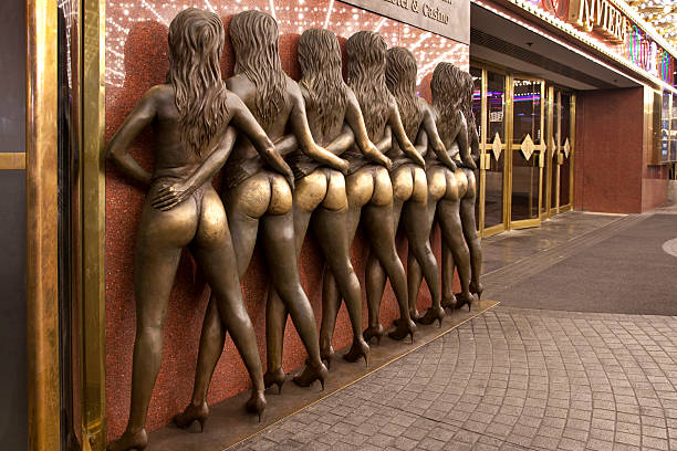 statue in las vegas - chorus girl stock-fotos und bilder