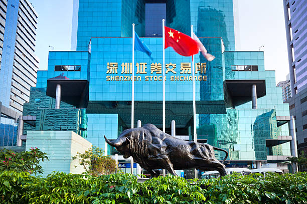 фондовая биржа в шэньчжэнь, китай - finance china stock exchange shenzhen стоковые фото и изображения