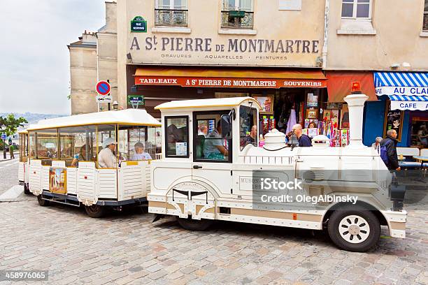 Маленький Поезд Из Монмартр В Париже — стоковые фотографии и другие картинки Автомобиль - Автомобиль, Без людей, Большой город