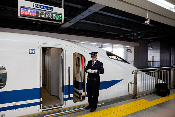 shinkansen trem-bala no japão - bullet train editorial transportation technology imagens e fotografias de stock