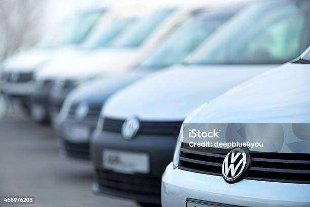 Vw Veículos Em Uma Linha - Fotografias de stock e mais imagens de Carro - Carro, Insígnia, Volkswagen