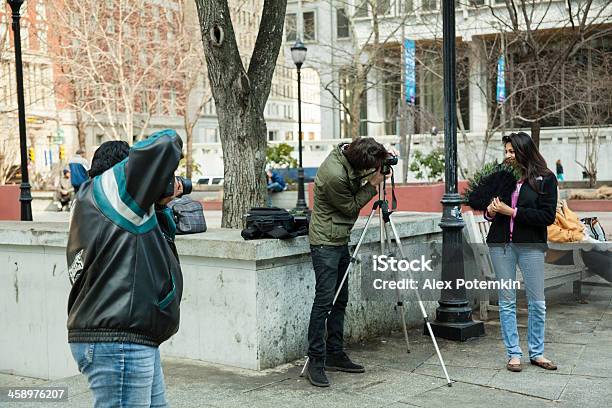 Photo libre de droit de Rue Séance Photo À Philadelphie En Pennsylvanie Étatsunis banque d'images et plus d'images libres de droit de D'ascendance européenne