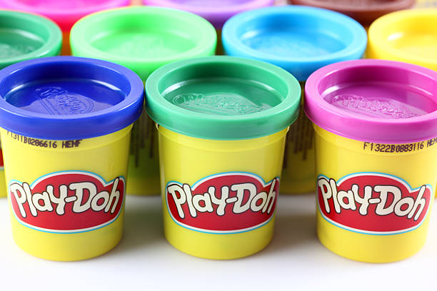 재생입니다-doh 모형화 화합물 - playdoh 뉴스 사진 이미지