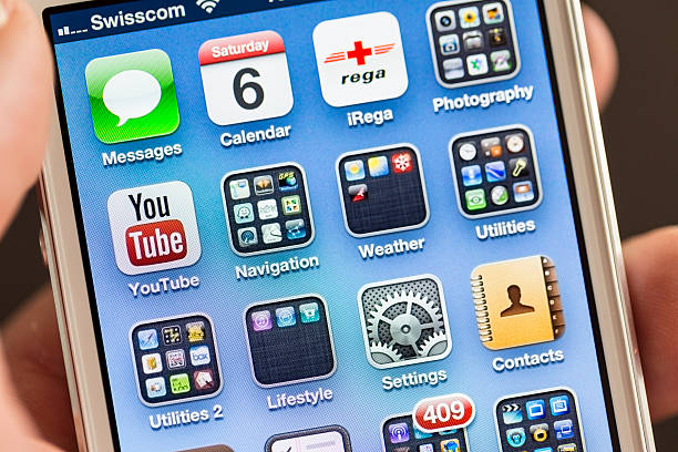 apple iphone 5, tela home - swisscom - fotografias e filmes do acervo